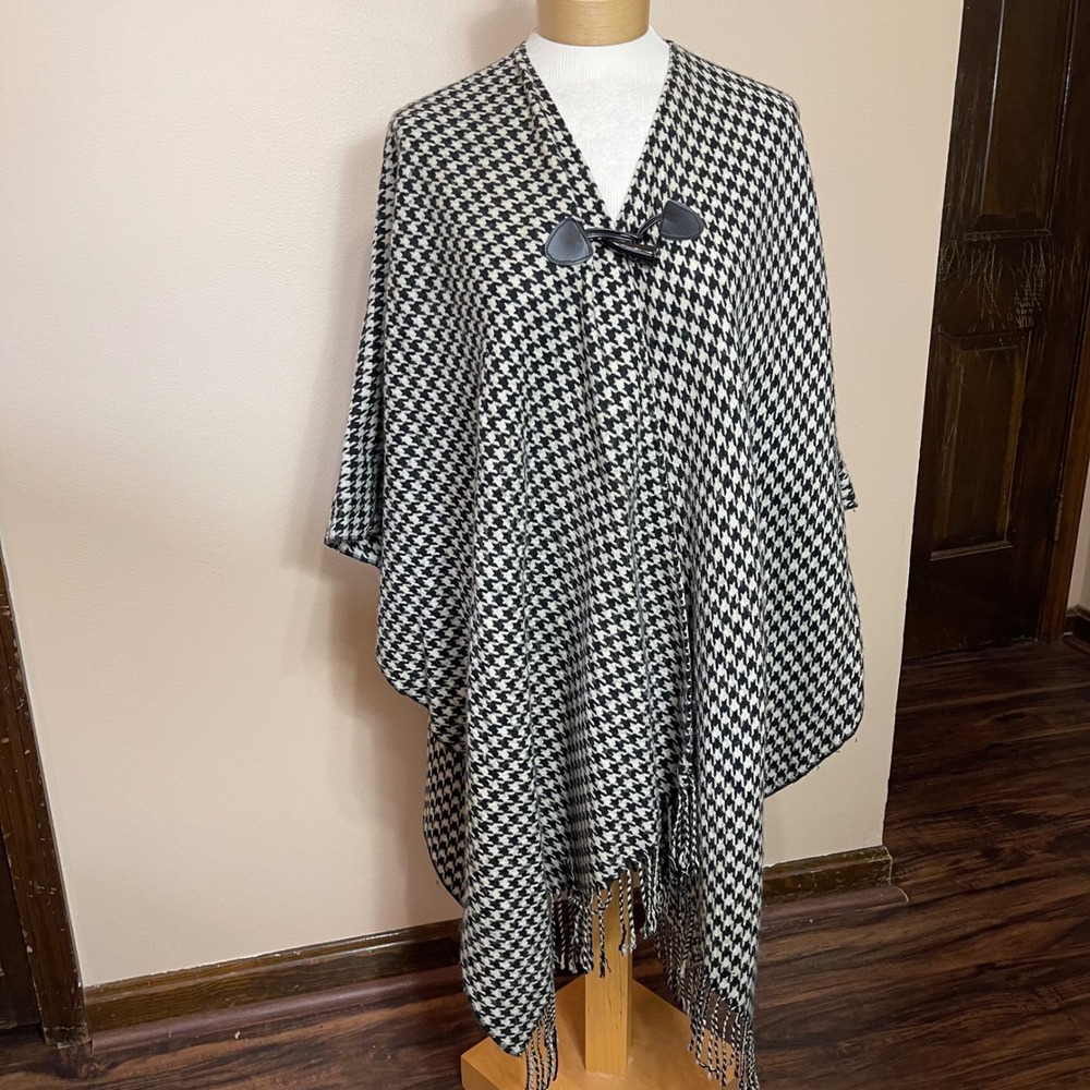Cejon Womens Black White Houndstooth Toggle Poncho Wrap Fringe One Size